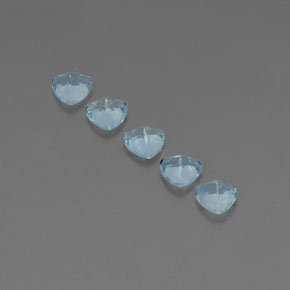 カラットの天然ライトブルーアクアマリン（4.3×4.2 mm・トリリアント）