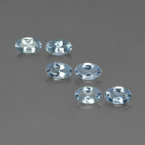 カラットの天然ライトブルーアクアマリン（5×3.1 mm・オーバルカット）