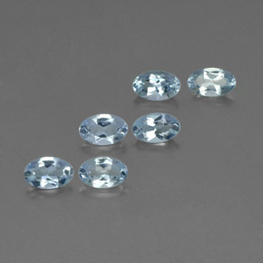 カラットの天然ライトブルーアクアマリン（5×3.1 mm・オーバルカット）