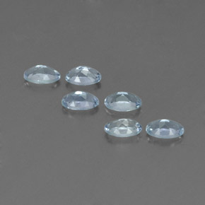 カラットの天然ライトブルーアクアマリン（5×3.1 mm・オーバルカット）