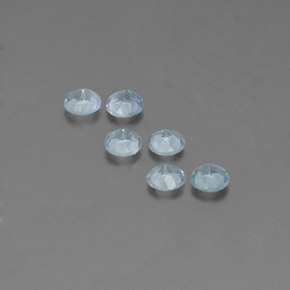 カラットの天然ライトブルーアクアマリン（3.99 mm・ラウンドカット）