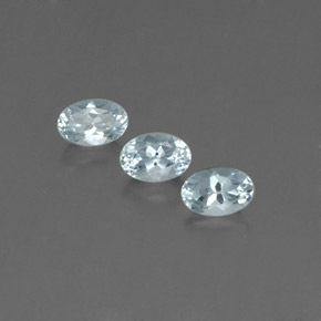 カラットの天然ライトグリーンブルーアクアマリン（6.2×4.2 mm・オーバルカット）