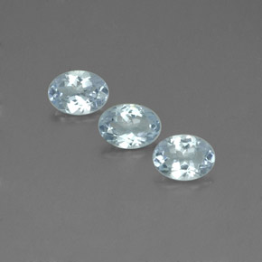 カラットの天然ライトグリーンブルーアクアマリン（7.1×5.2 mm・オーバルカット）