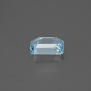 0.80カラットの天然ライトグリーンブルーアクアマリン（6.9×5 mm・エメラルドカット）