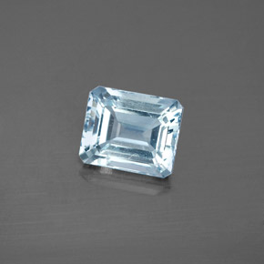 2.14カラットの天然ライトブルーアクアマリン（8.5×7 mm・エメラルドカット）