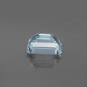 2.73カラットの天然ライトグリーンブルーアクアマリン（9.4×7.5 mm・エメラルドカット）