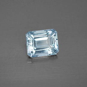 2.19カラットの天然ライトブルーアクアマリン（8.6×7 mm・エメラルドカット）