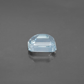 2.19カラットの天然ライトブルーアクアマリン（8.6×7 mm・エメラルドカット）