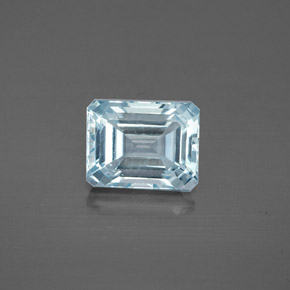 2.57カラットの天然ライトブルーアクアマリン（9.1×7.1 mm・エメラルドカット）