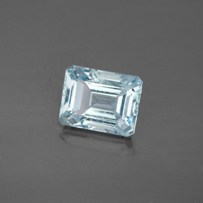 2.57カラットの天然ライトブルーアクアマリン（9.1×7.1 mm・エメラルドカット）