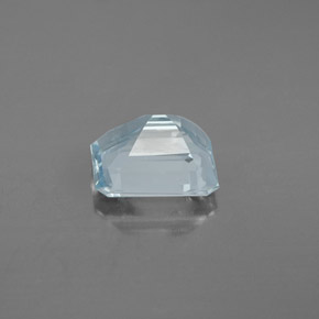 2.00カラットの天然ライトグリーンブルーアクアマリン（8.5×7.1 mm・エメラルドカット）