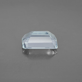 2.47カラットの天然ライトグリーンブルーアクアマリン（10.2×6.8 mm・エメラルドカット）