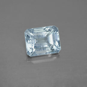 2.46カラットの天然ライトブルーアクアマリン（8.9×7.2 mm・エメラルドカット）