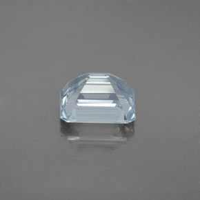 2.46カラットの天然ライトブルーアクアマリン（8.9×7.2 mm・エメラルドカット）
