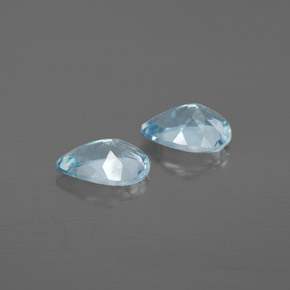 カラットの天然ライトブルーアクアマリン（7×5.1 mm・洋梨の形）