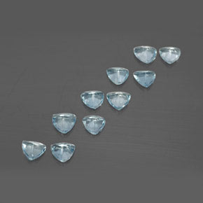 カラットの天然ライトブルーアクアマリン（4.3×4.2 mm・トリリアント）