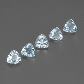 カラットの天然ライトブルーアクアマリン（5.2×5.1 mm・トリリアント）