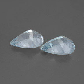 カラットの天然ライトブルーアクアマリン（8.1×6 mm・洋梨の形）