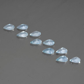 カラットの天然ライトブルーアクアマリン（6.1×4.1 mm・洋梨の形）
