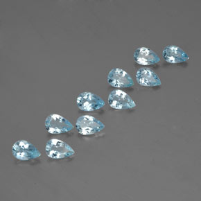 カラットの天然ライトブルーアクアマリン（6.1×4.1 mm・洋梨の形）
