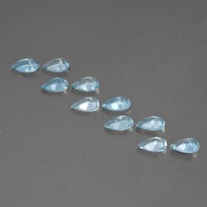 カラットの天然ライトブルーアクアマリン（6.1×4.1 mm・洋梨の形）