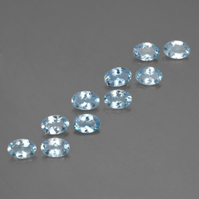 カラットの天然ライトブルーアクアマリン（6.1×4.2 mm・オーバルカット）