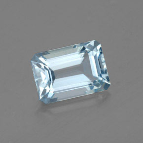 1.90カラットの天然ライトブルーアクアマリン（9.1×6.4 mm・エメラルドカット）