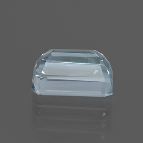 1.92カラットの天然薄いアクアブルーアクアマリン（8.7×6 mm・エメラルドカット）