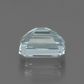 2.07カラットの天然スカイブルーアクアマリン（8.8×6.2 mm・エメラルドカット）