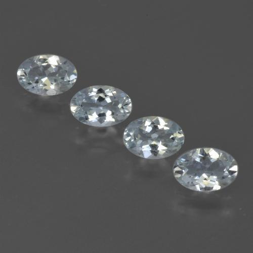 1.72カラットの天然青みがかった白アクアマリン（6.1×4.2 mm・オーバルカット）