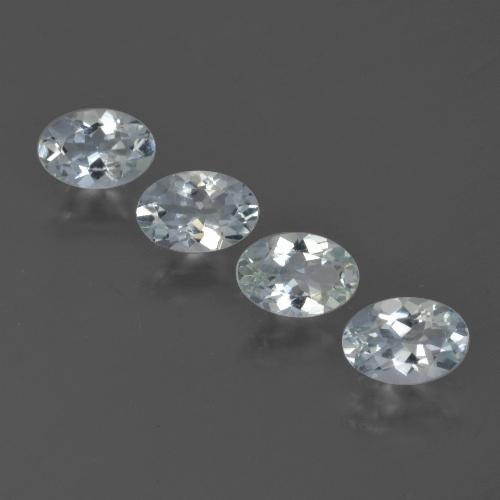 1.75カラットの天然とても淡いブルーアクアマリン（6.1×4.2 mm・オーバルカット）