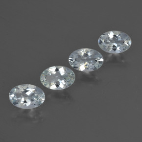 1.75カラットの天然とても淡いブルーアクアマリン（6.1×4.2 mm・オーバルカット）