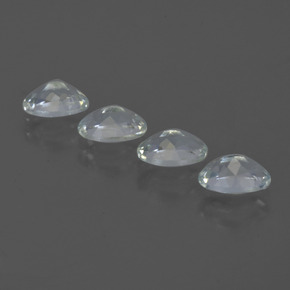 1.75カラットの天然とても淡いブルーアクアマリン（6.1×4.2 mm・オーバルカット）