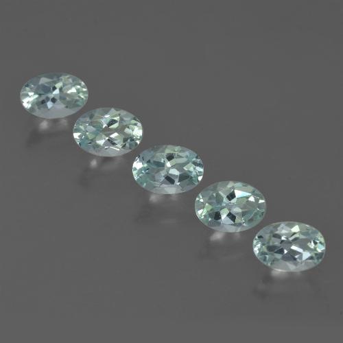 2.27カラットの天然ライトブルーアクアマリン（6×4.2 mm・オーバルカット）