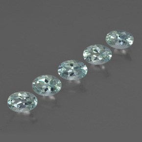 2.27カラットの天然ライトブルーアクアマリン（6×4.2 mm・オーバルカット）