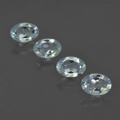 1.61カラットの天然ライトブルーアクアマリン（6×4.2 mm・オーバルカット）