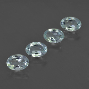 1.61カラットの天然ライトブルーアクアマリン（6×4.2 mm・オーバルカット）