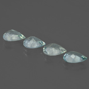 3.26カラットの天然薄いアクアブルーアクアマリン（7.9×5.9 mm・洋梨の形）