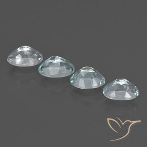 2.94カラットの天然薄いアクアブルーアクアマリン（7×5 mm・オーバルカット）