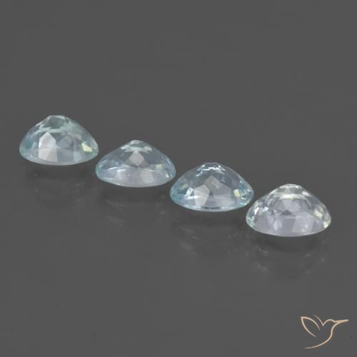 3.09カラットの天然とても淡いブルーアクアマリン（7×5.1 mm・オーバルカット）