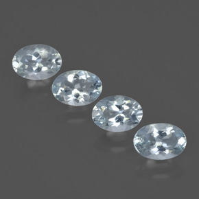 2.56カラットの天然薄いアクアブルーアクアマリン（7×5 mm・オーバルカット）
