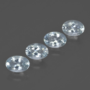 2.56カラットの天然薄いアクアブルーアクアマリン（7×5 mm・オーバルカット）