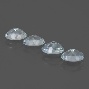 2.56カラットの天然薄いアクアブルーアクアマリン（7×5 mm・オーバルカット）