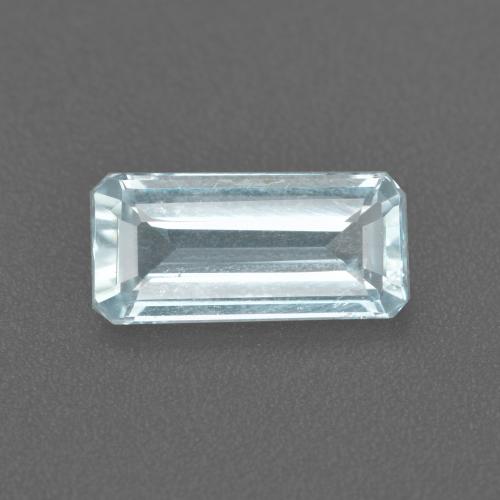 1.11カラットの天然ライトブルーアクアマリン（10×4.7 mm・エメラルドカット）