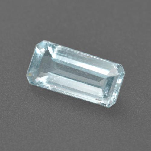 1.11カラットの天然ライトブルーアクアマリン（10×4.7 mm・エメラルドカット）