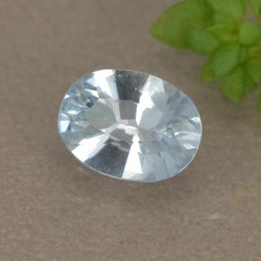 0.38カラットの天然ライトブルーアクアマリン（6.1×4.5 mm・オーバルカット）