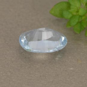 0.38カラットの天然ライトブルーアクアマリン（6.1×4.5 mm・オーバルカット）