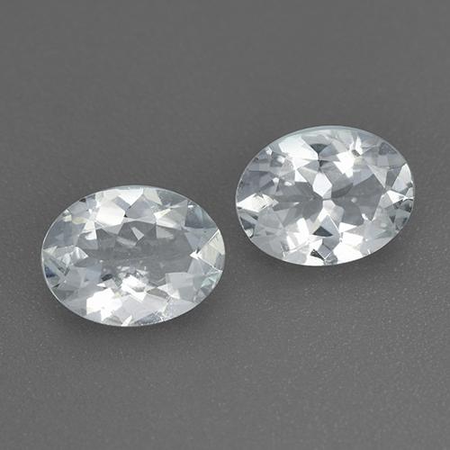 1.98カラットの天然青みがかった白アクアマリン（8×6.1 mm・オーバルカット）