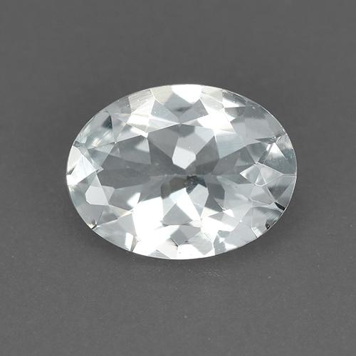 0.88カラットの天然青みがかった白アクアマリン（8×6.1 mm・オーバルカット）