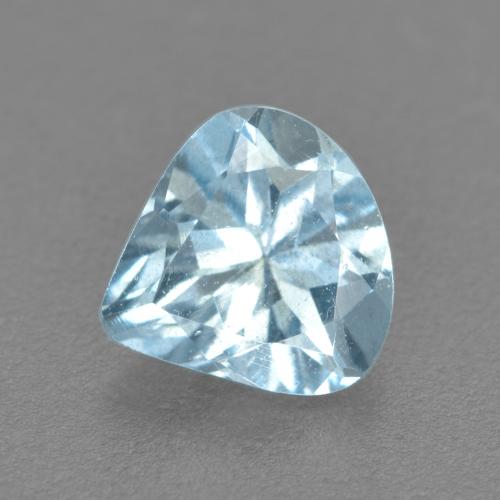 0.65カラットの天然ライトブルーアクアマリン（6.1×6 mm・洋梨の形）
